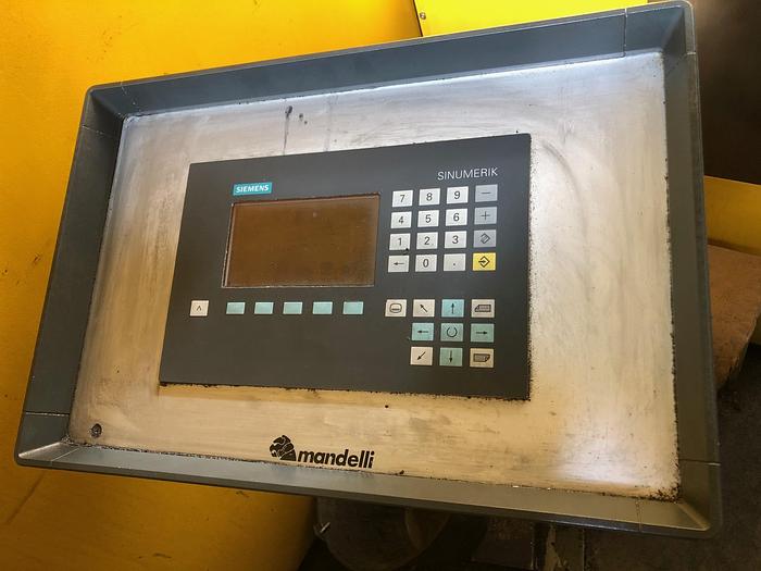 Utilisé Centre d'usinage MANDELLI