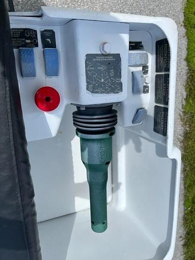 Used Altec AT40G Bucket Boom on 2015 Ford F550 Reg Cab Utility Truck - C46671