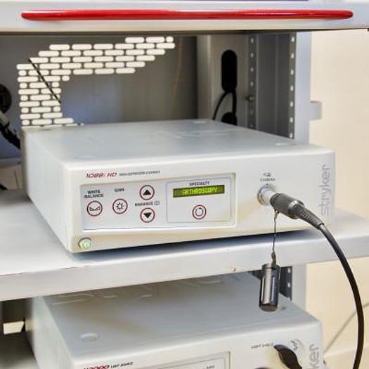 D'occasion COLONNE DE COELIOSCOPIE STRYKER AVEC CAMERA HD ET DEUX ECRANS PLATS