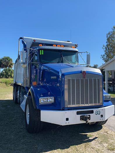 Used 2011 Kenworth T800 tri axle dump truck