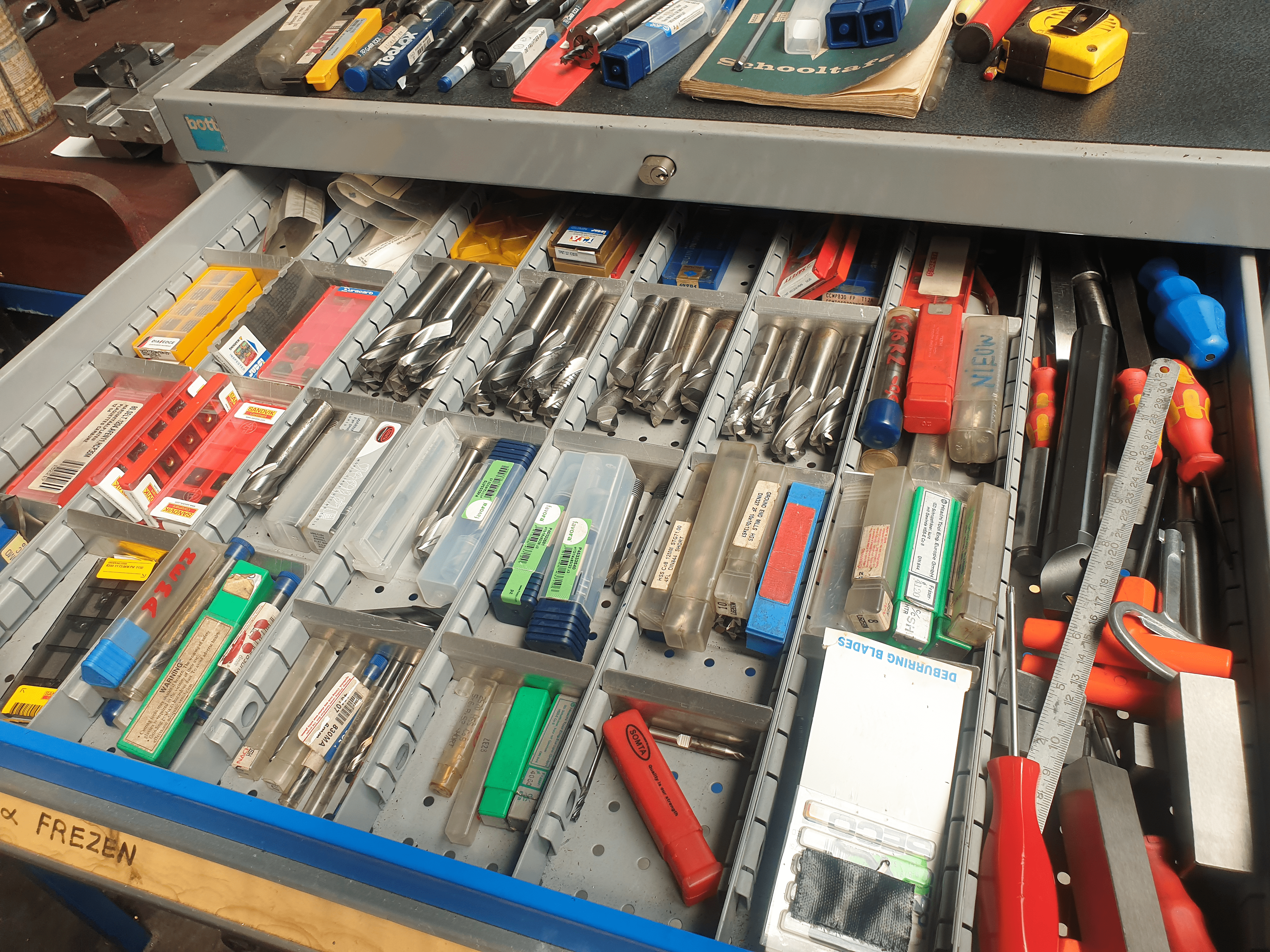 Used Kiheung KMB-U3 - Milling Machine - 1999