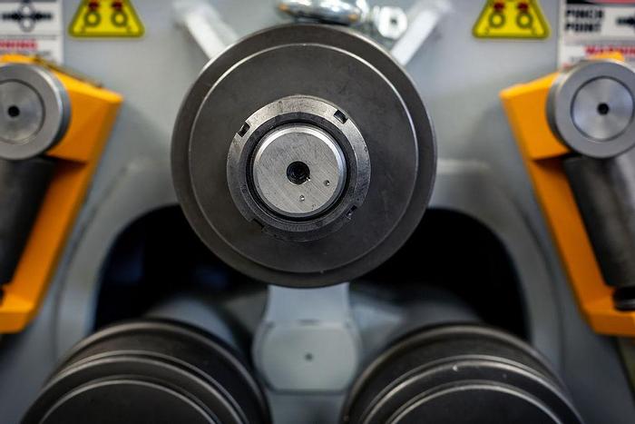 UZMA HPK 65 section roller hydraulic operation