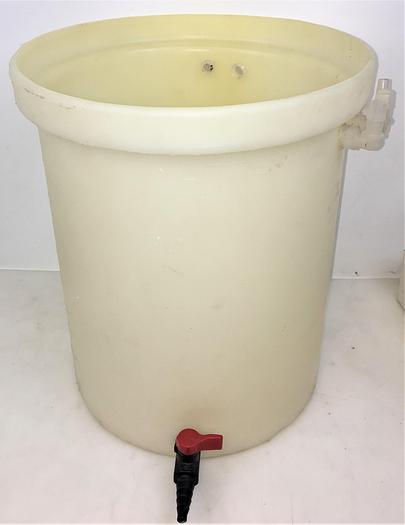 Used Nalgene 54102-0005 Cylindrical LLDPE Tank with Cover and Spigot - 18.9L