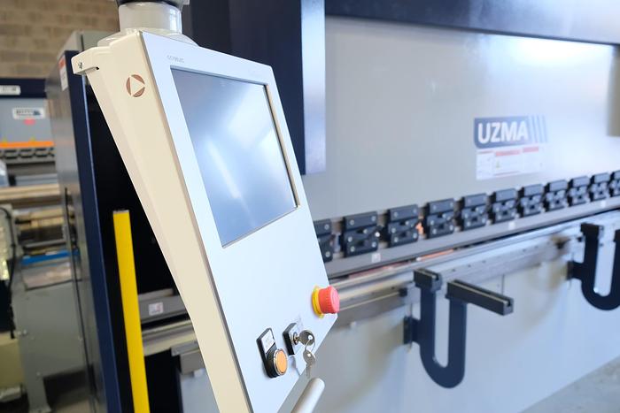 UZMA B Series synchro CNC press brakes b model 3 Axis CNC control