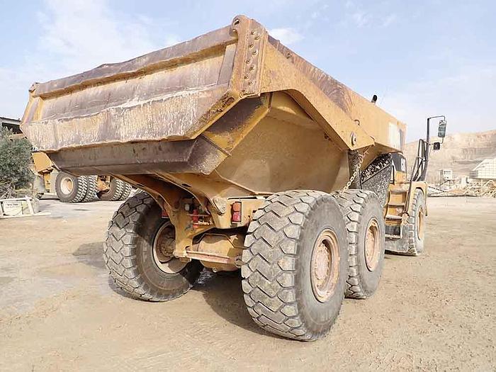 Used 2011 CATERPILLAR 730