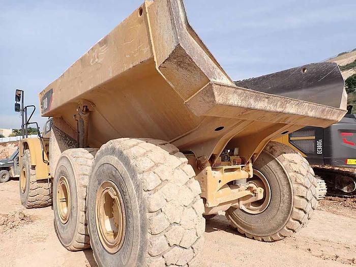 Used CATERPILLAR 740