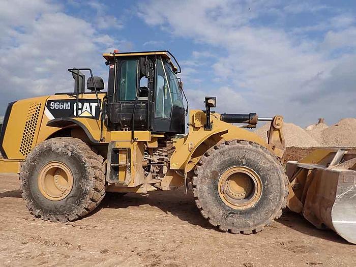 Used 2015 CATERPILLAR 966M