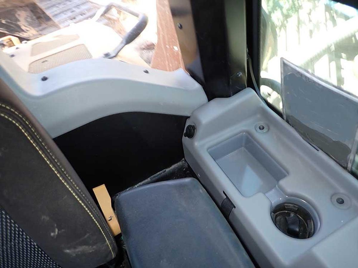 Used 2024 CATERPILLAR 963 WH