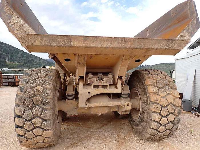 Used 2006 CATERPILLAR 740