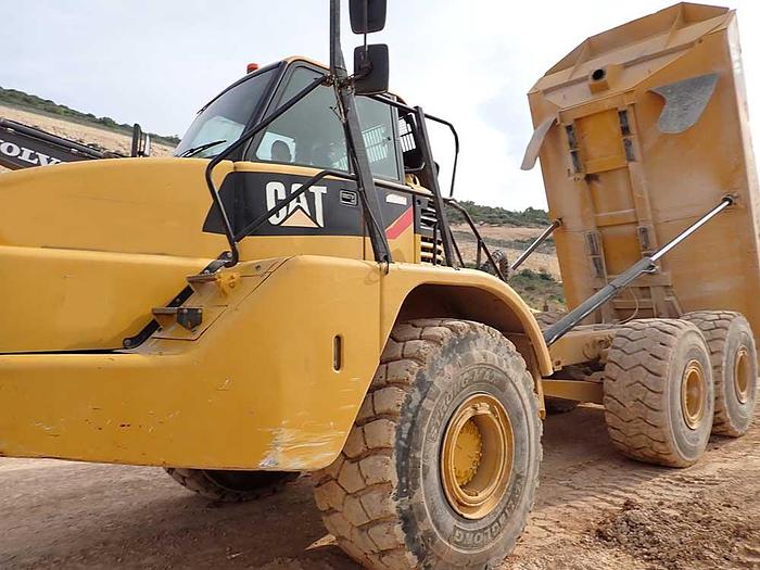 Used CATERPILLAR 740