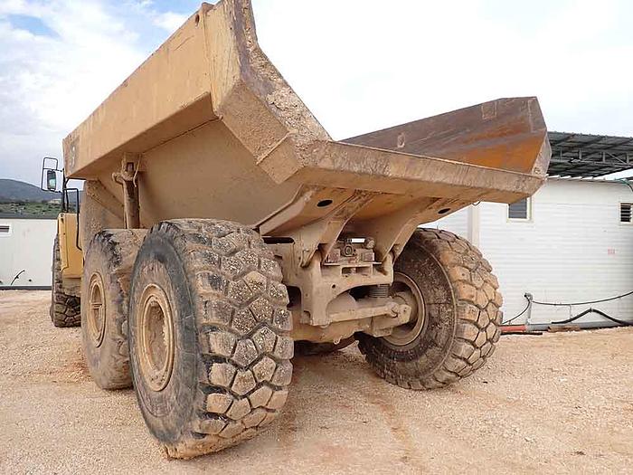 Used 2006 CATERPILLAR 740