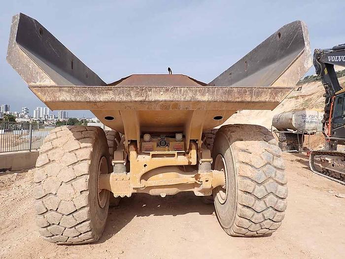 Used CATERPILLAR 740