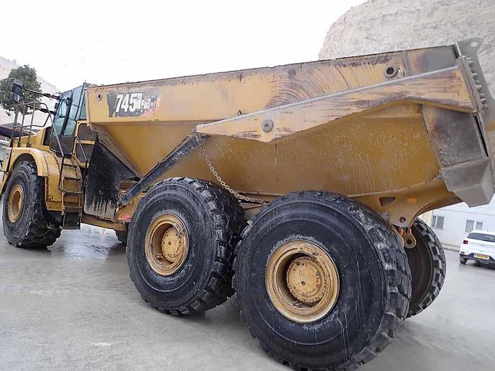 Used 2019 CATERPILLAR 745