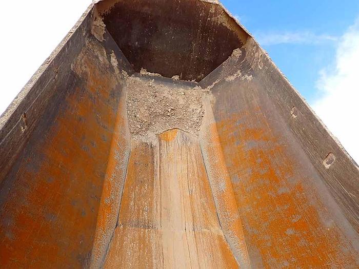 Used 2006 CATERPILLAR 740