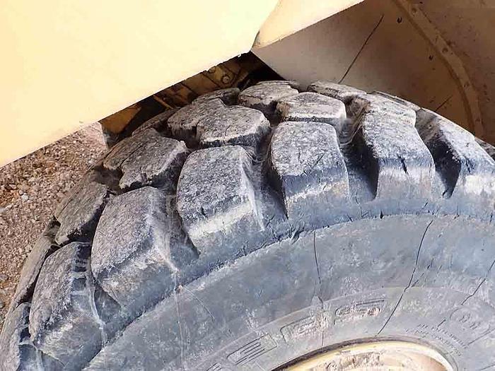 Used 2006 CATERPILLAR 740