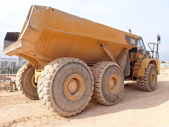 Used CATERPILLAR 740