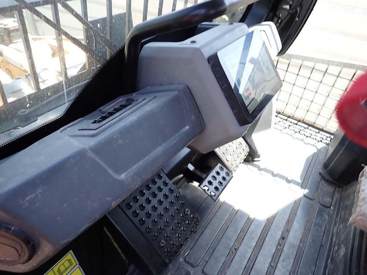 Used 2024 CATERPILLAR 963 WH