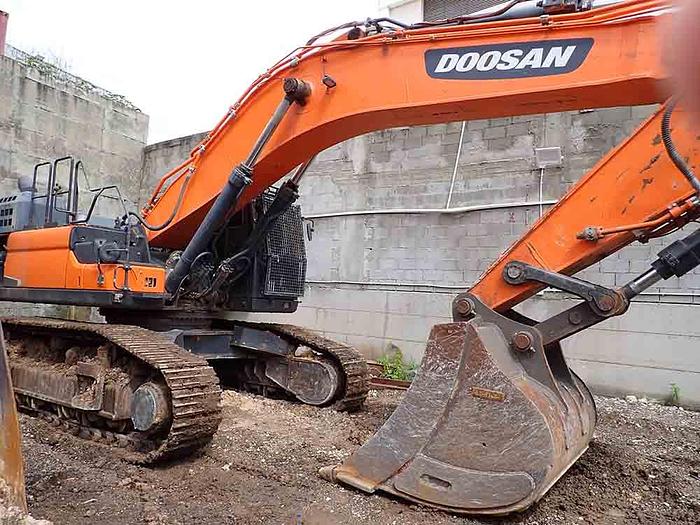 Used 2019 DOOSAN DX490LC-5