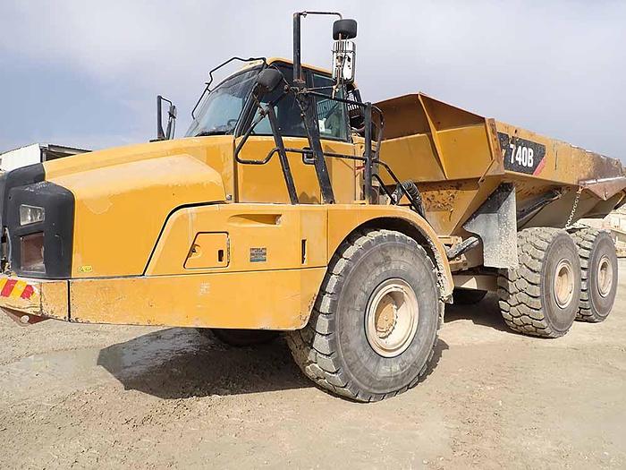 Used 2011 CATERPILLAR 740B