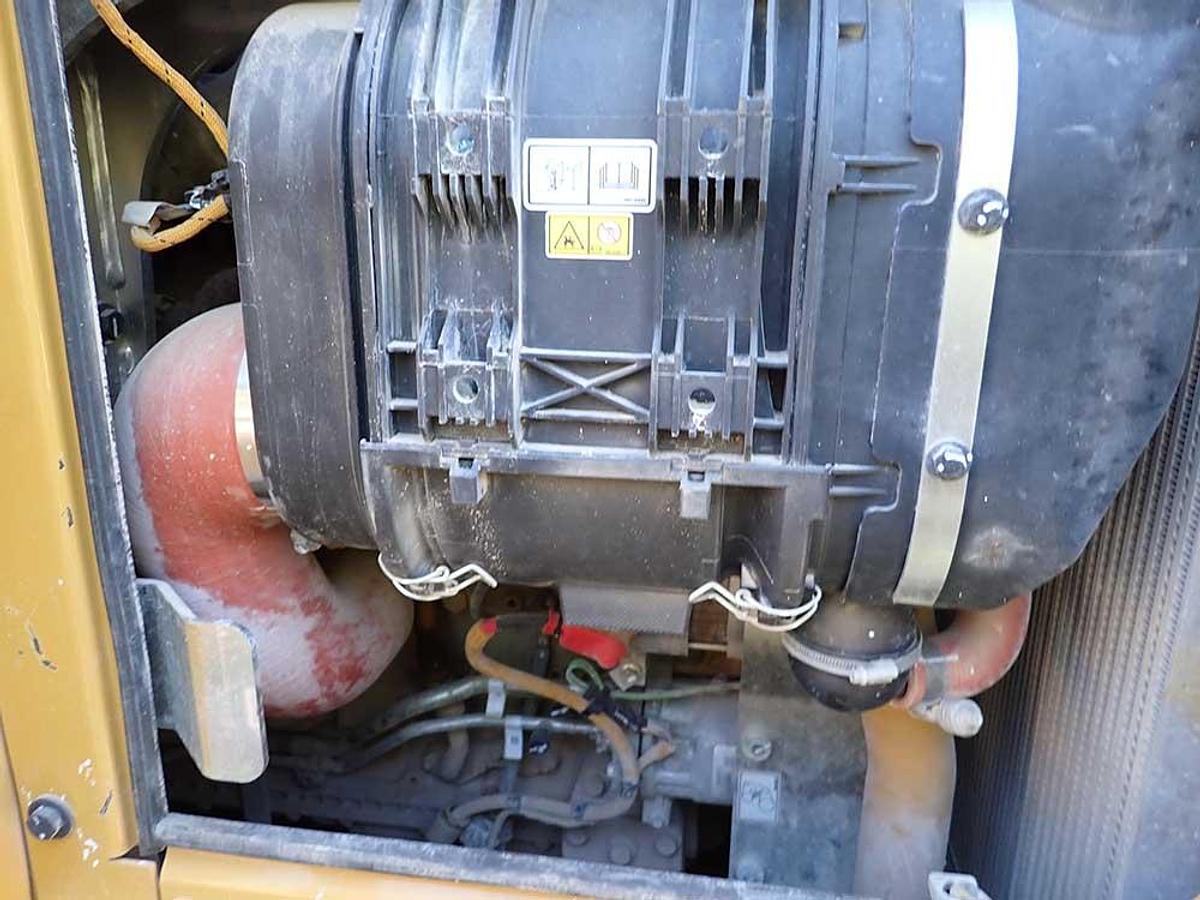 Used 2024 CATERPILLAR 963 WH