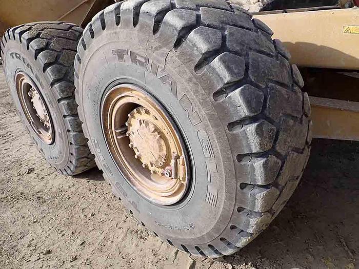 Used 2011 CATERPILLAR 730