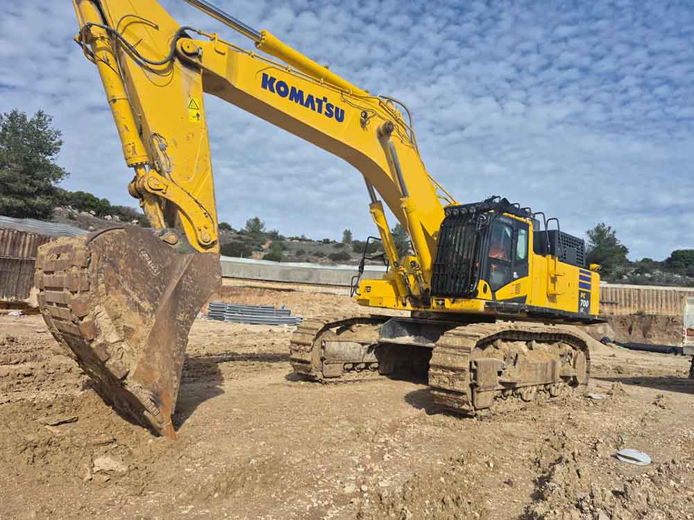 Used 2024 KOMATSU PC700LC-11EO