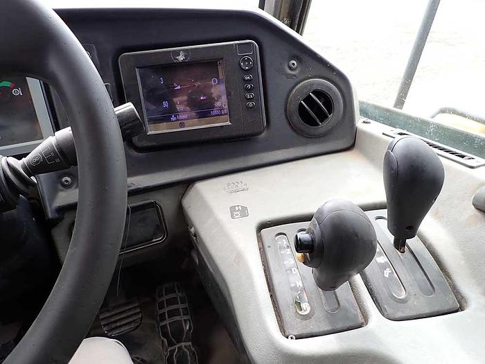 Used 2014 CATERPILLAR 740B