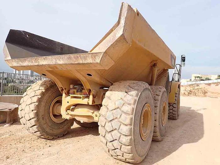 Used CATERPILLAR 740