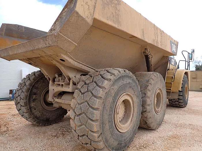 Used 2006 CATERPILLAR 740