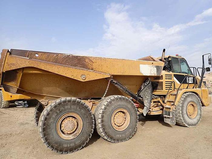 Used 2011 CATERPILLAR 730