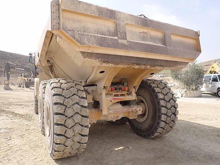 Used 2011 CATERPILLAR 740B