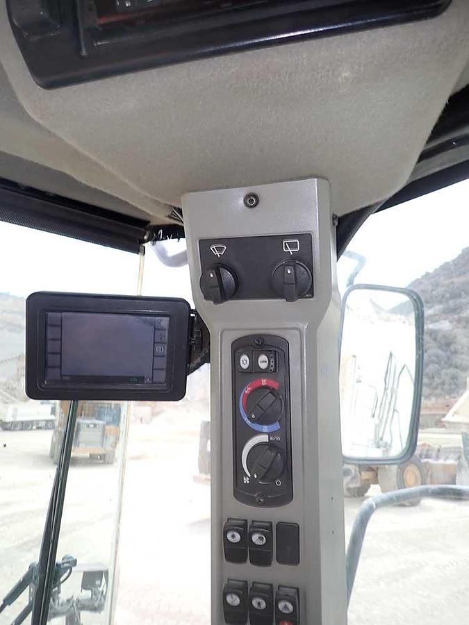 Used 05/2020 CATERPILLAR 988K