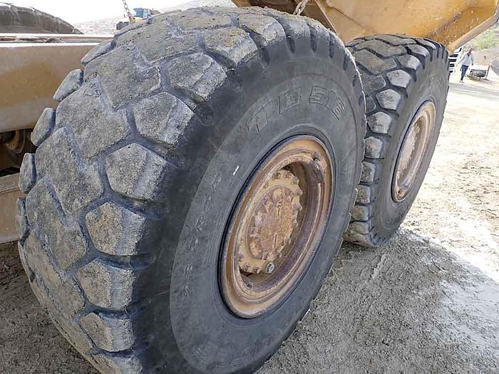 Used 2011 CATERPILLAR 730