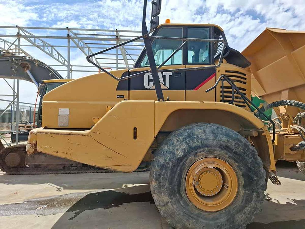 Used 2007 CATERPILLAR 740