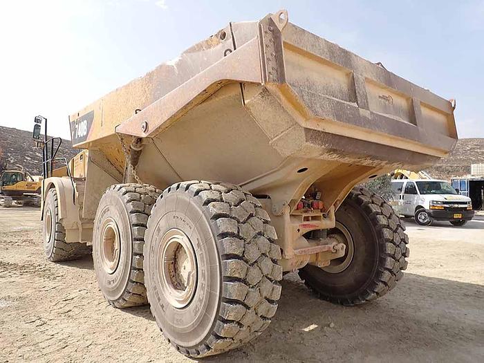 Used 2011 CATERPILLAR 740B