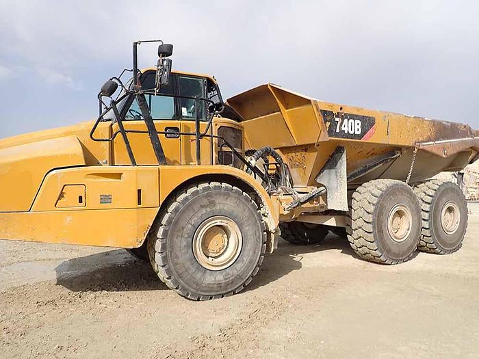 Used 2011 CATERPILLAR 740B