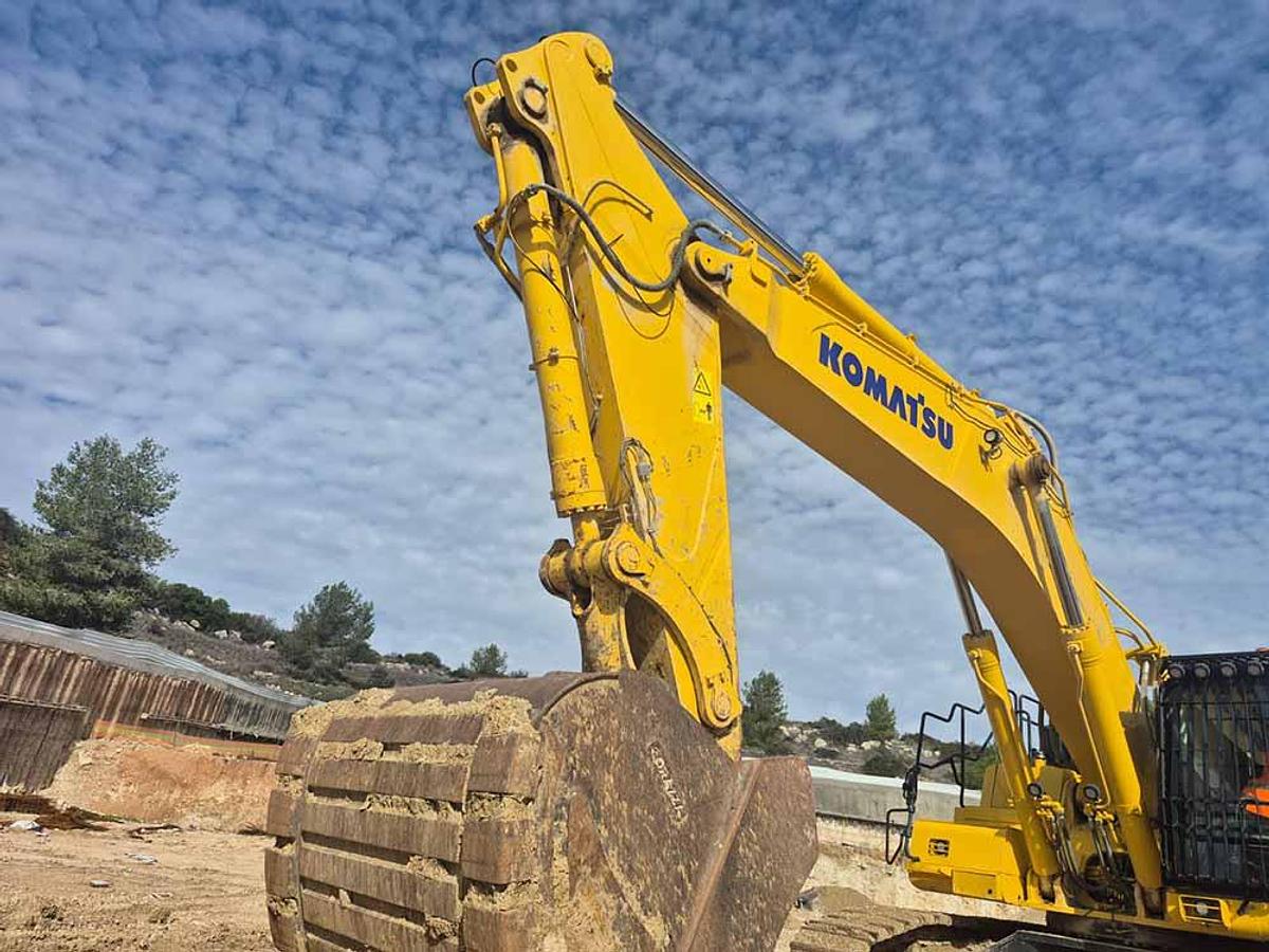 Used 2024 KOMATSU PC700LC-11EO