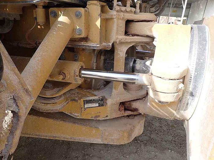 Used 2011 CATERPILLAR 730