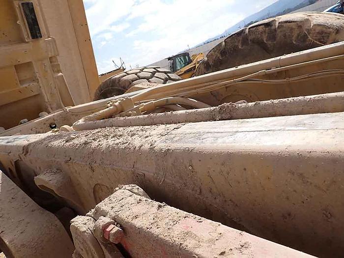 Used 2006 CATERPILLAR 740