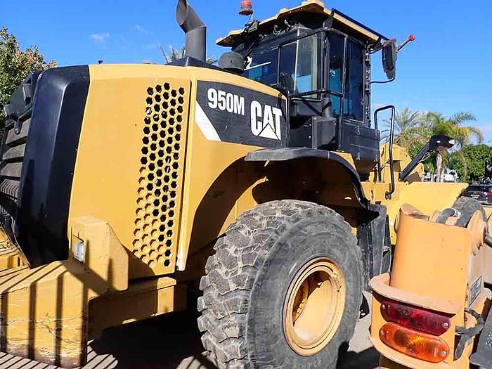 Used 2015 CATERPILLAR 950M