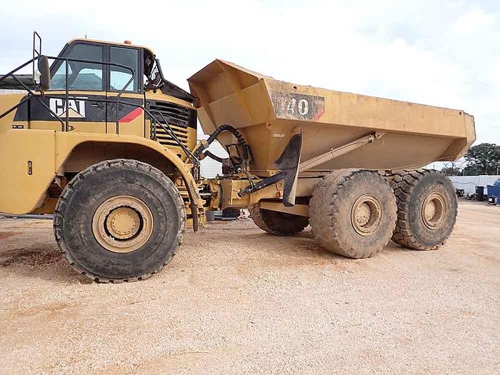Used 2006 CATERPILLAR 740