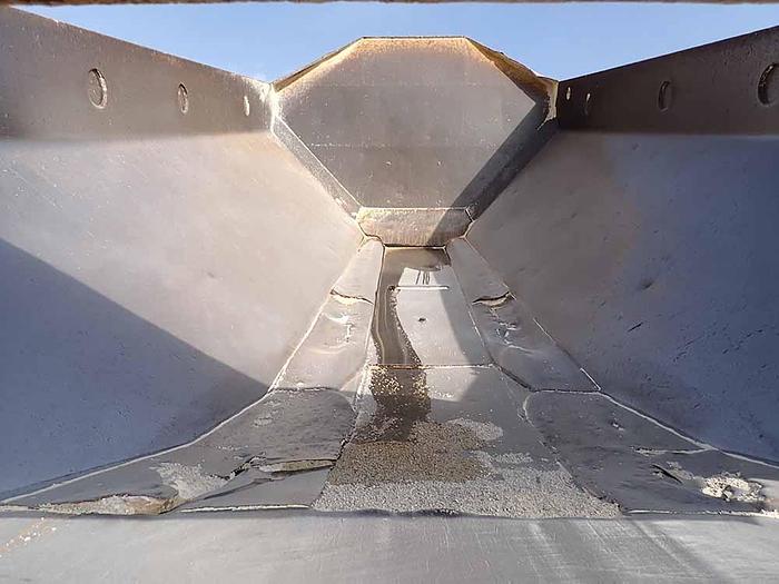 Used 2011 CATERPILLAR 730