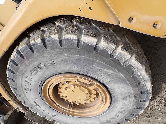 Used 2011 CATERPILLAR 730