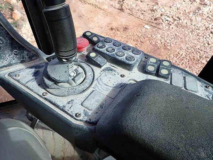 Used 2015 CATERPILLAR CS64B - "EPA"