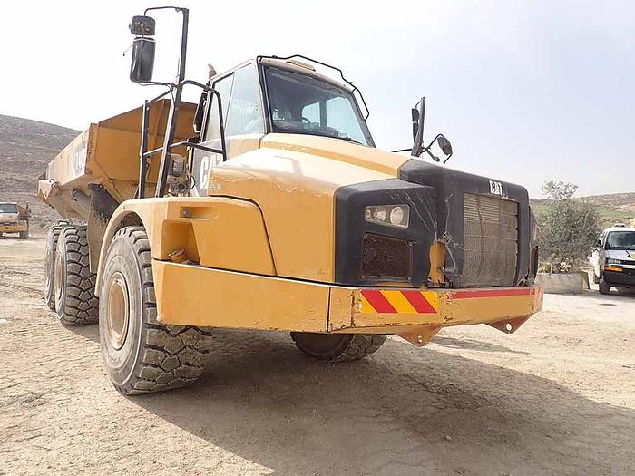 Used 2011 CATERPILLAR 740B