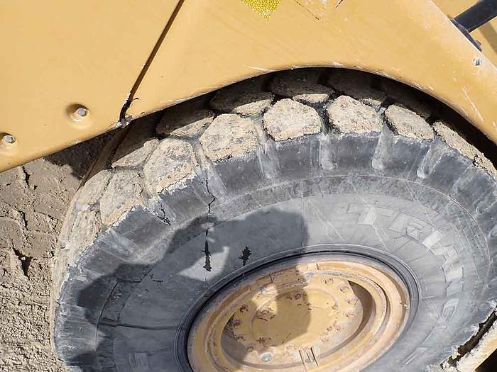 Used 2011 CATERPILLAR 730