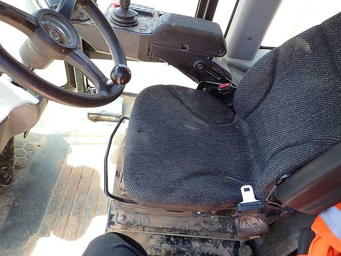 Used 2018 CATERPILLAR CS64B