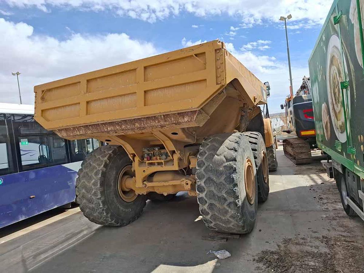 Used 2007 CATERPILLAR 740