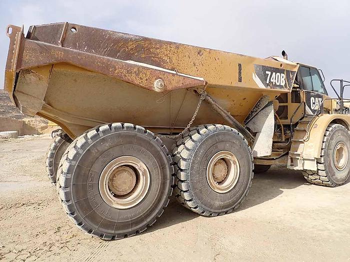 Used 2011 CATERPILLAR 740B