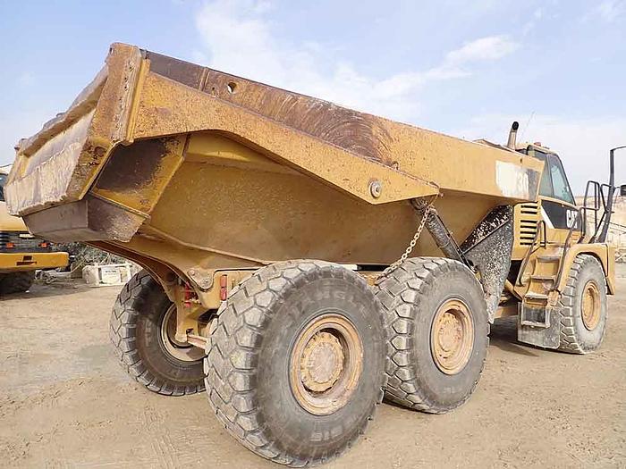 Used 2011 CATERPILLAR 730